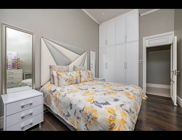 4 BEDROOM TOWNHOUSE FOR SALE IN ESSENWOOD